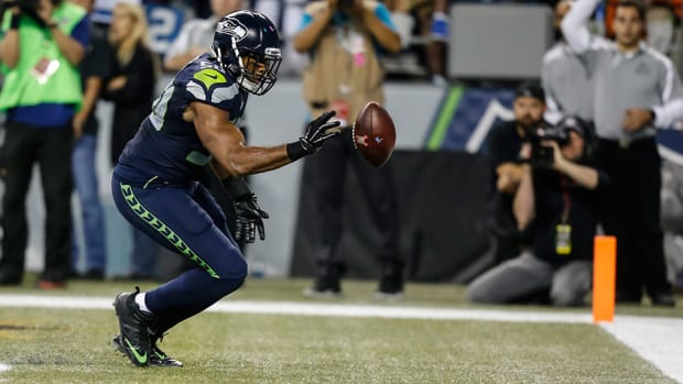 kj-wright-seahawks-lions-batting.jpg